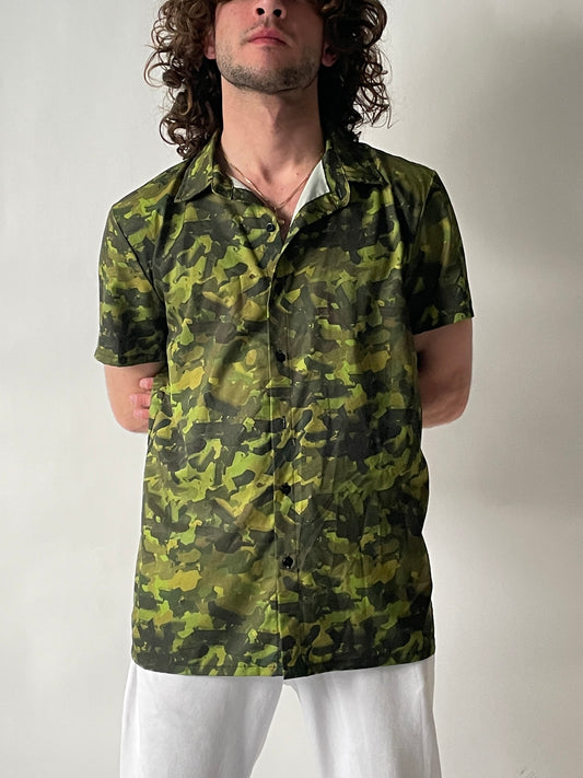 CAMO-RA BUTTON-UP