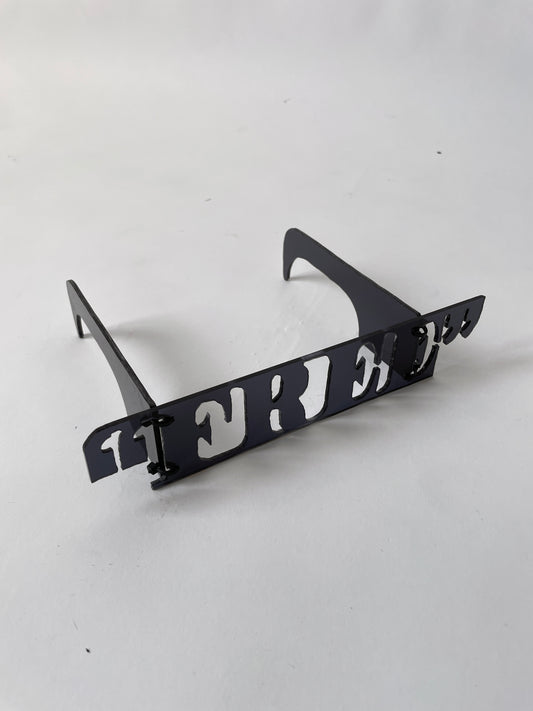 "FREE" (freeinquotes) logo sunglasses